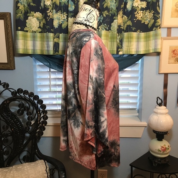 Unity woman oversized v sleeve with braided back top - Picture 6 of 10